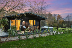 Alder VIP Hot Tub Lodge